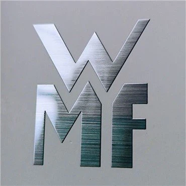 Elektroformt nikkel logo klistremerke